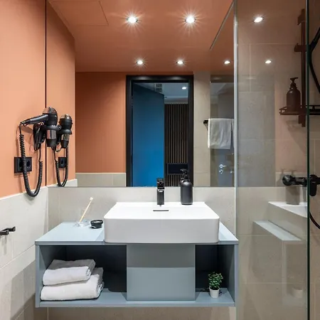 The Base Hotel 3*