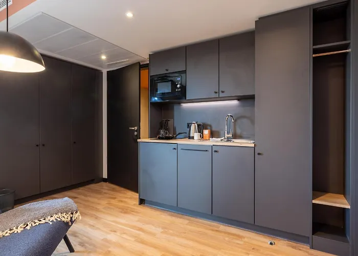 The Base Szálloda München