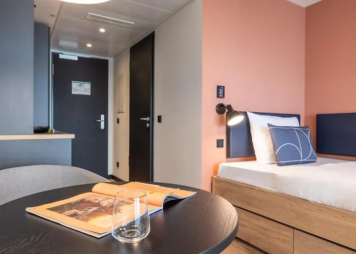 The Base Szálloda 3*