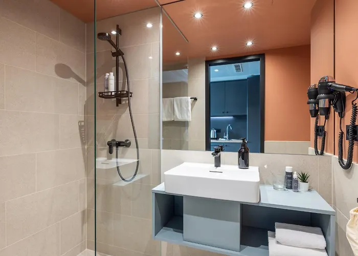 Szálloda The Base 3*