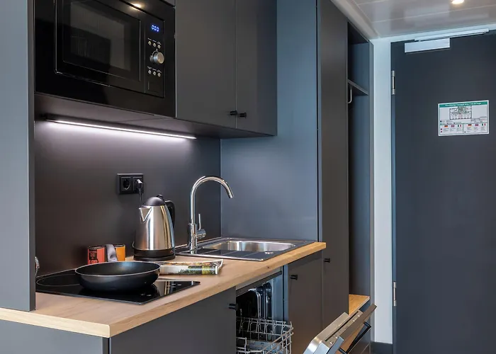 Szálloda The Base 3*