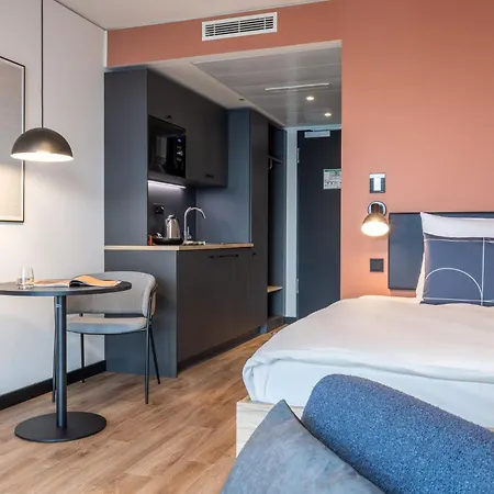 Hotel The Base
