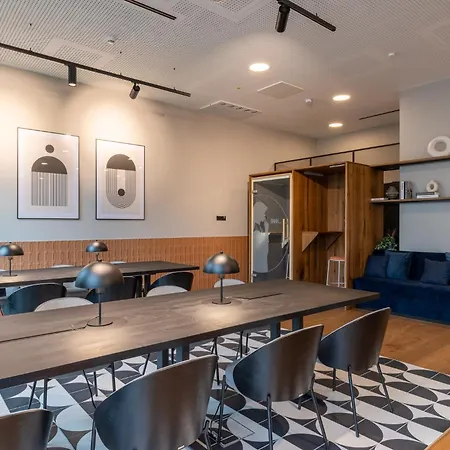 The Base 3* Monachium